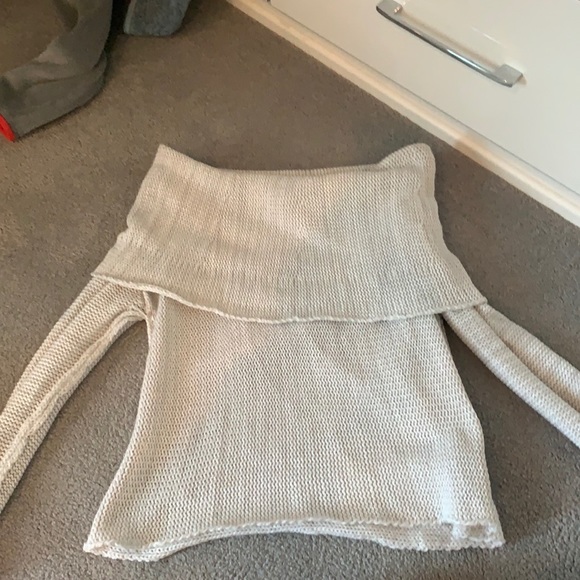 off the shoulder long sleeve - Picture 1 of 1